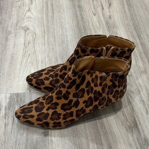 Old Navy leopard print  booties size 8
